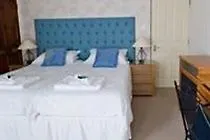 Ivory Apartment *